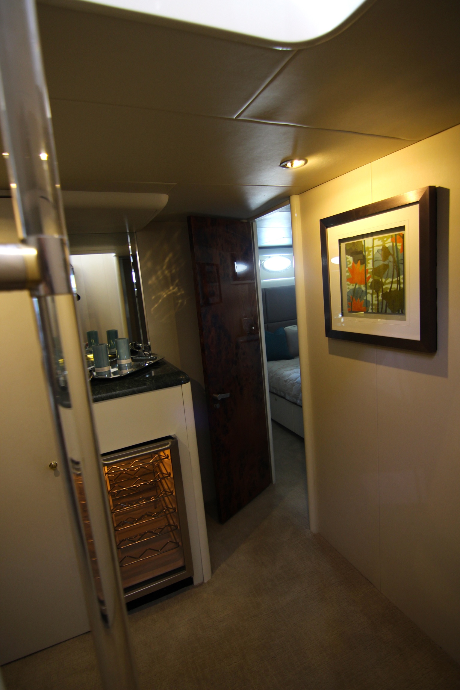 Lazzara 76 PLAN B - Guest Foyer.jpg