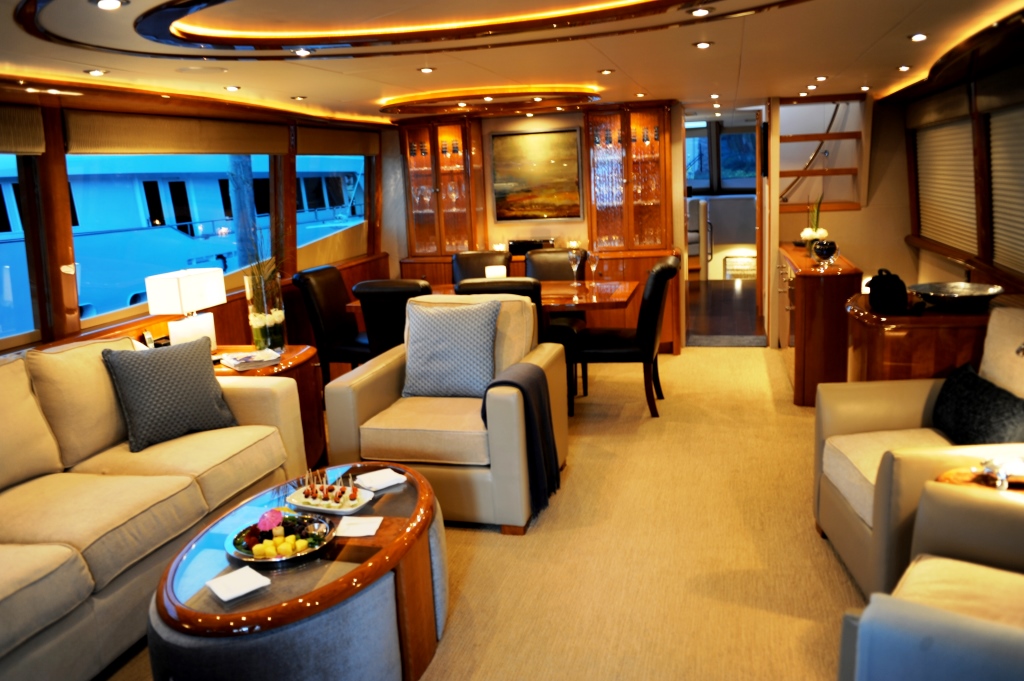 Lazzara 84 motor yacht 001.JPG