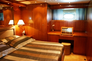 Lei-Maonia VIP.jpg