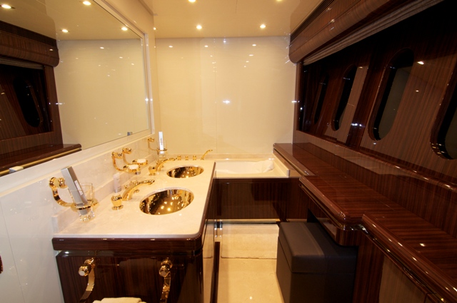 Leopard ADDICTION -  Guest Ensuite.jpg