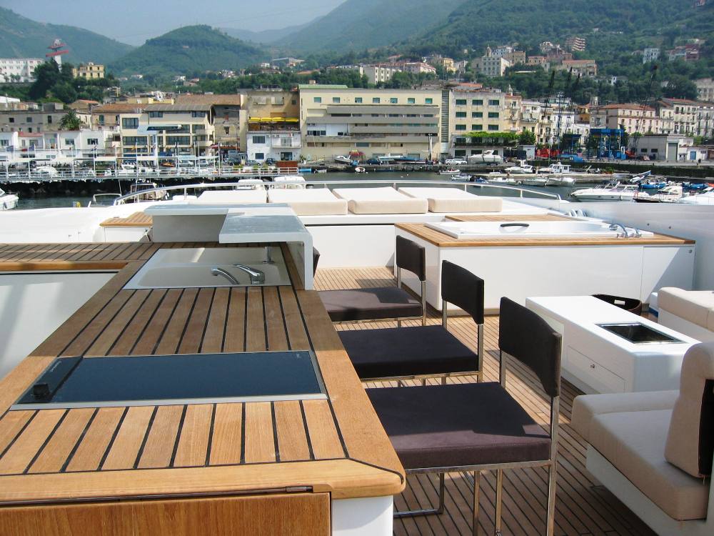 Lifestyle - Flybridge.jpg