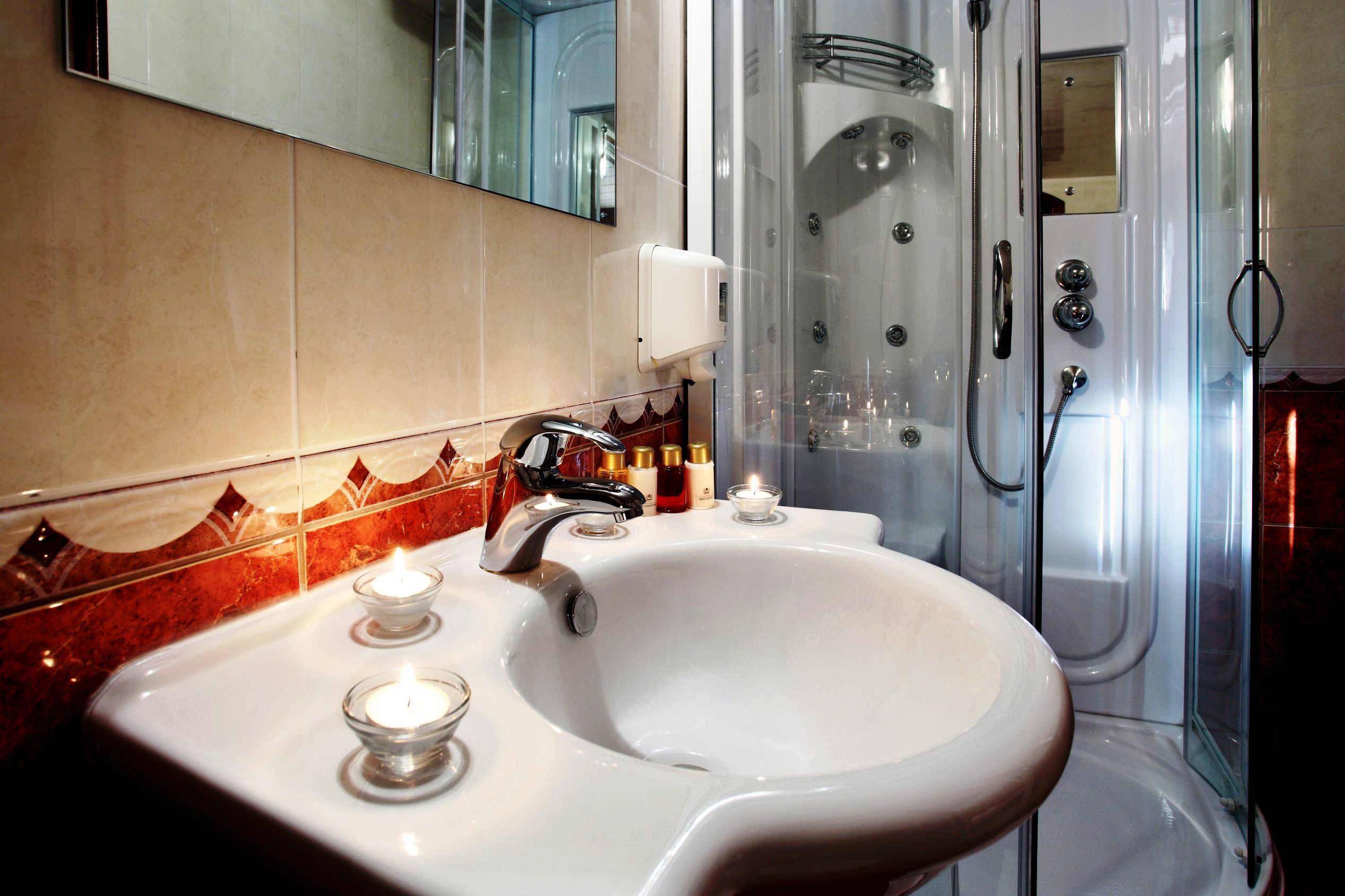 Luna -  Bathroom 4.jpg