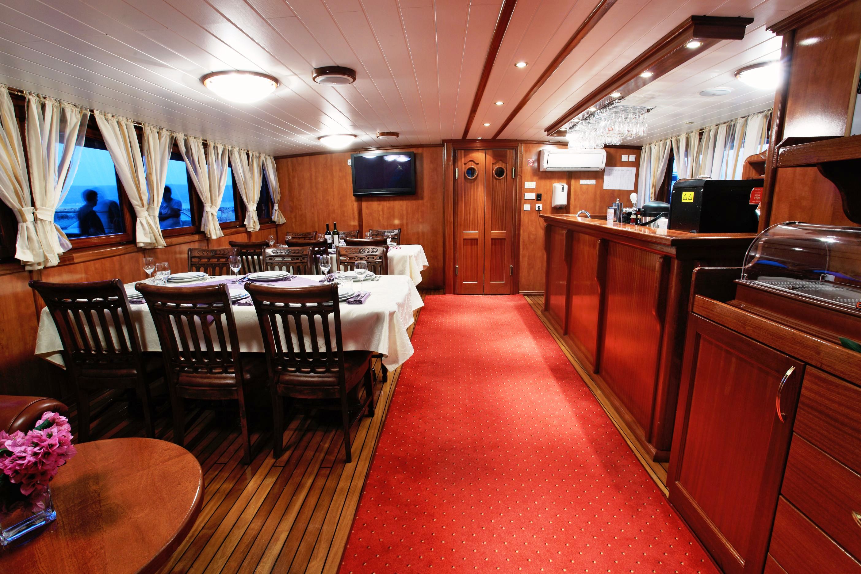 Luna -  Dining salon.jpg