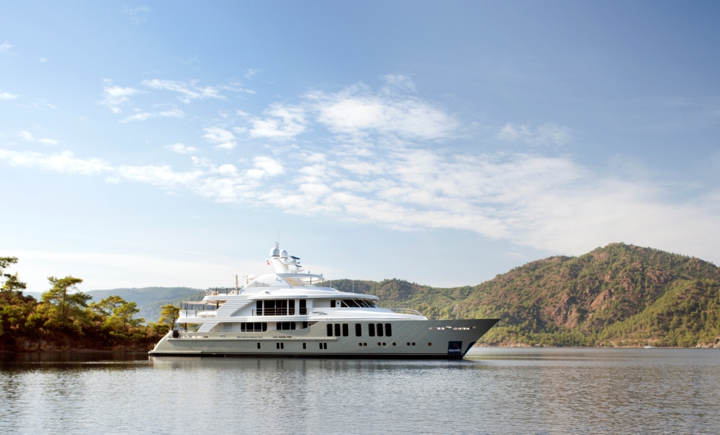 Luxury CMB Motor yacht ORIENT STAR - Profile starboard side.jpg