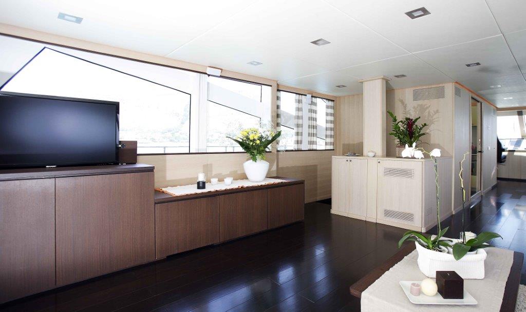 Luxury yacht ARIA - saloon.jpg