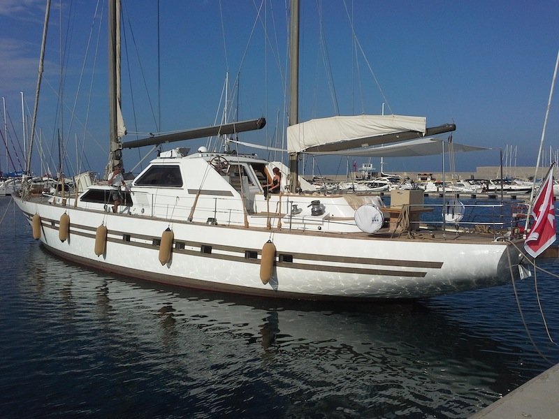 Luxury yacht MY LOTTY - side view.jpg