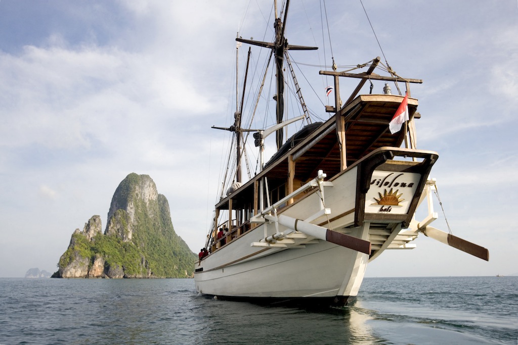 Luxury yacht Silolona available in Indonesia .jpg