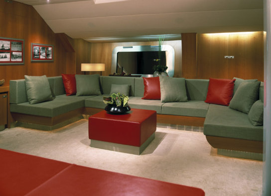 Luxury yacht Silvertip - Main Saloon.jpg
