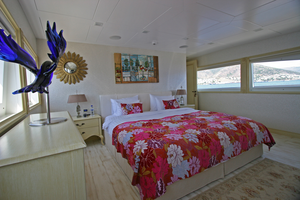 M&M - Main Deck Master Cabin 2.JPG