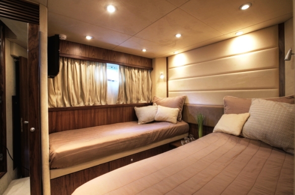 MAEVAFLO 4 -  Twin Cabin Convertible.jpg