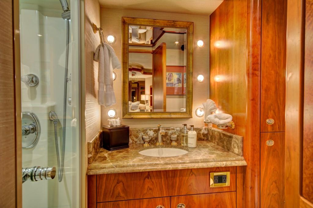 MAGGIE - Ensuite 2.jpg