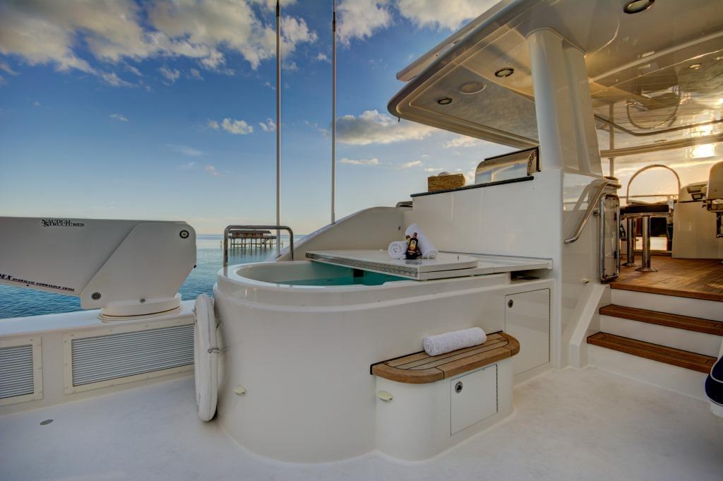 MAGGIE - Sundeck Jacuzzi.jpg
