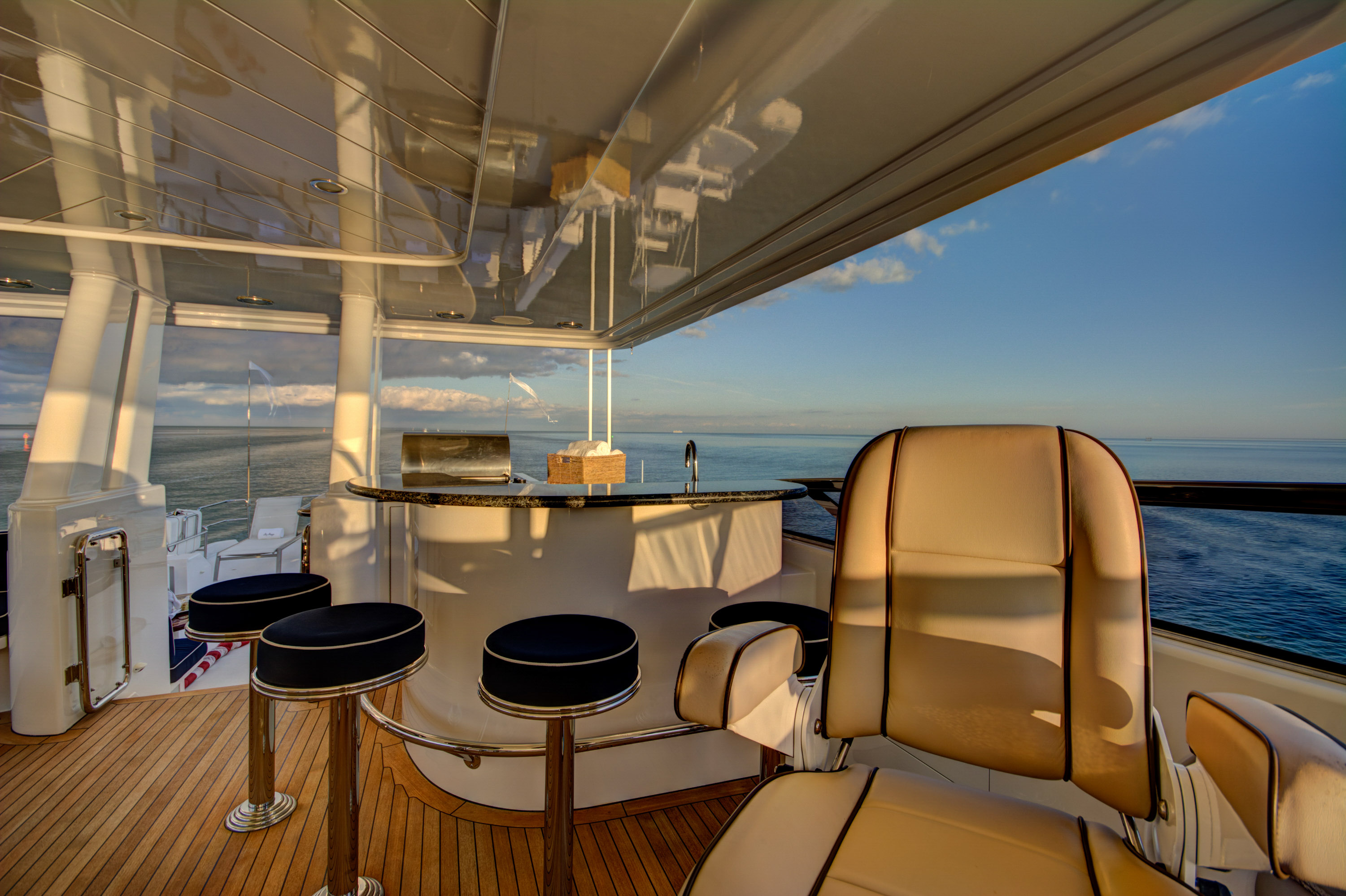 MAGGIE - Sundeck wet bar.jpg