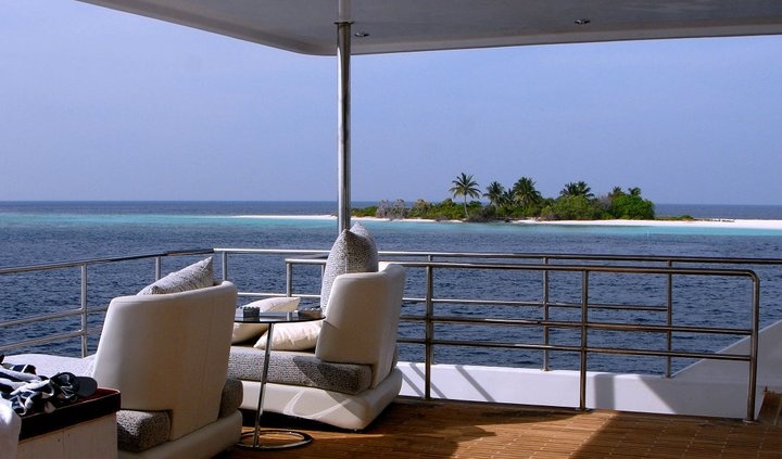 MALDIVE MOSIAQUE - Executive deck outdoor lounge.jpg