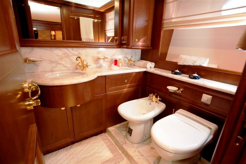 MARIA II of London -  VIP Bathroom.jpg