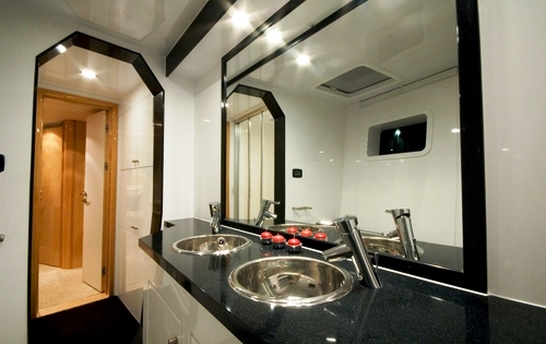 MAUNI Master Bathroom.jpg