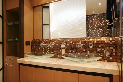 MAXIMO -  bathroom.jpg