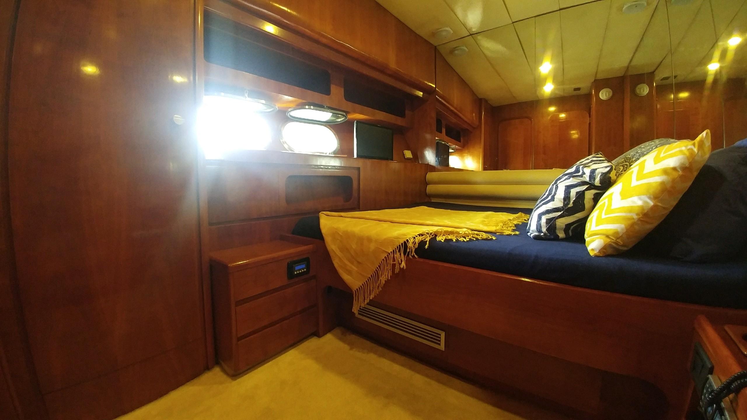 MIS MOONDANCE - Guest cabin.jpg