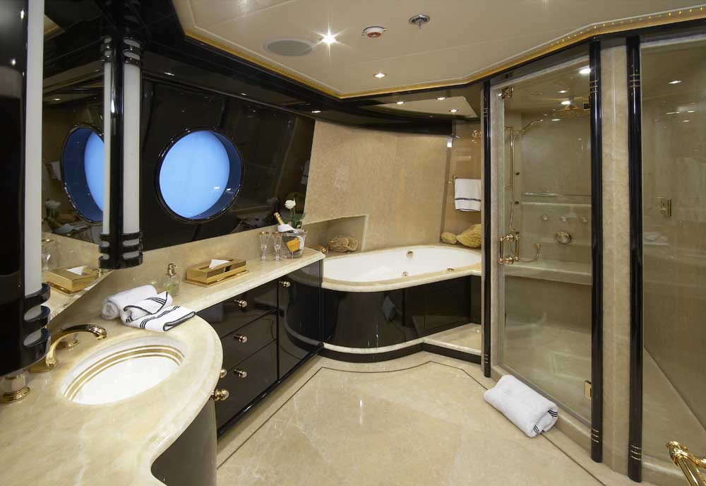 MISS ROSE - The Master EnSuite.jpg