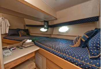 MIZ DORIS III guests twin cabin.jpg
