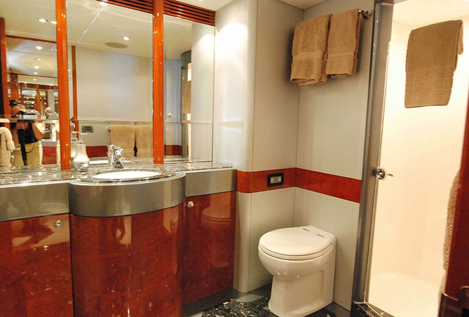 MOKSHA - Master ensuite.jpg