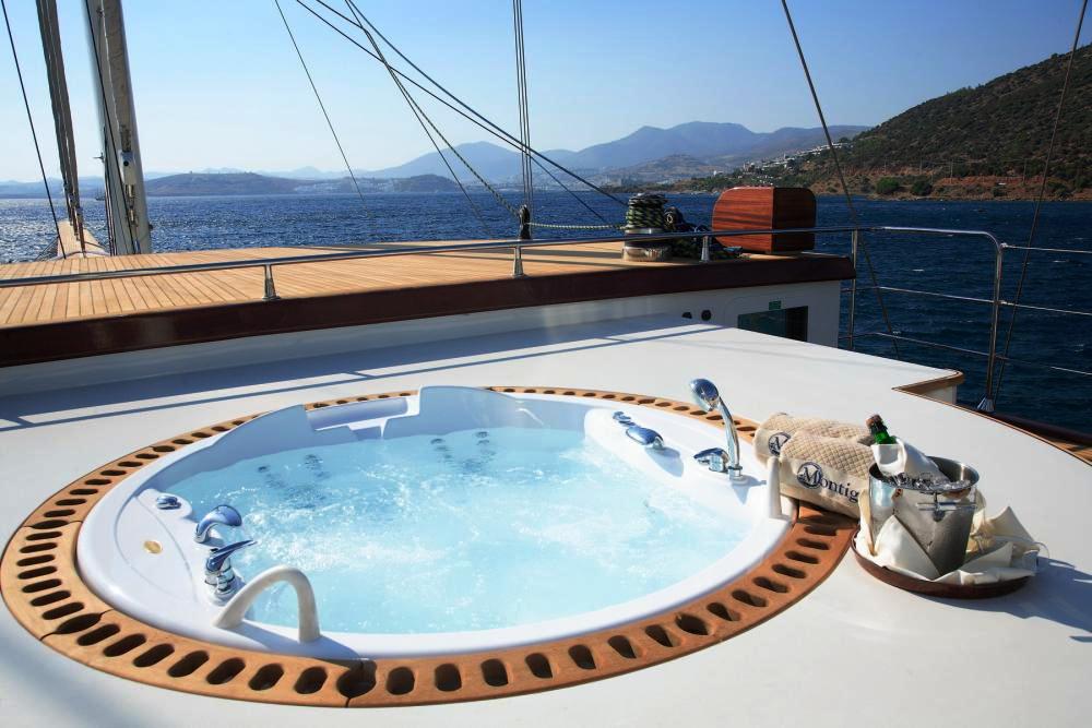 MONTIGNE -  Jaccuzi.jpg