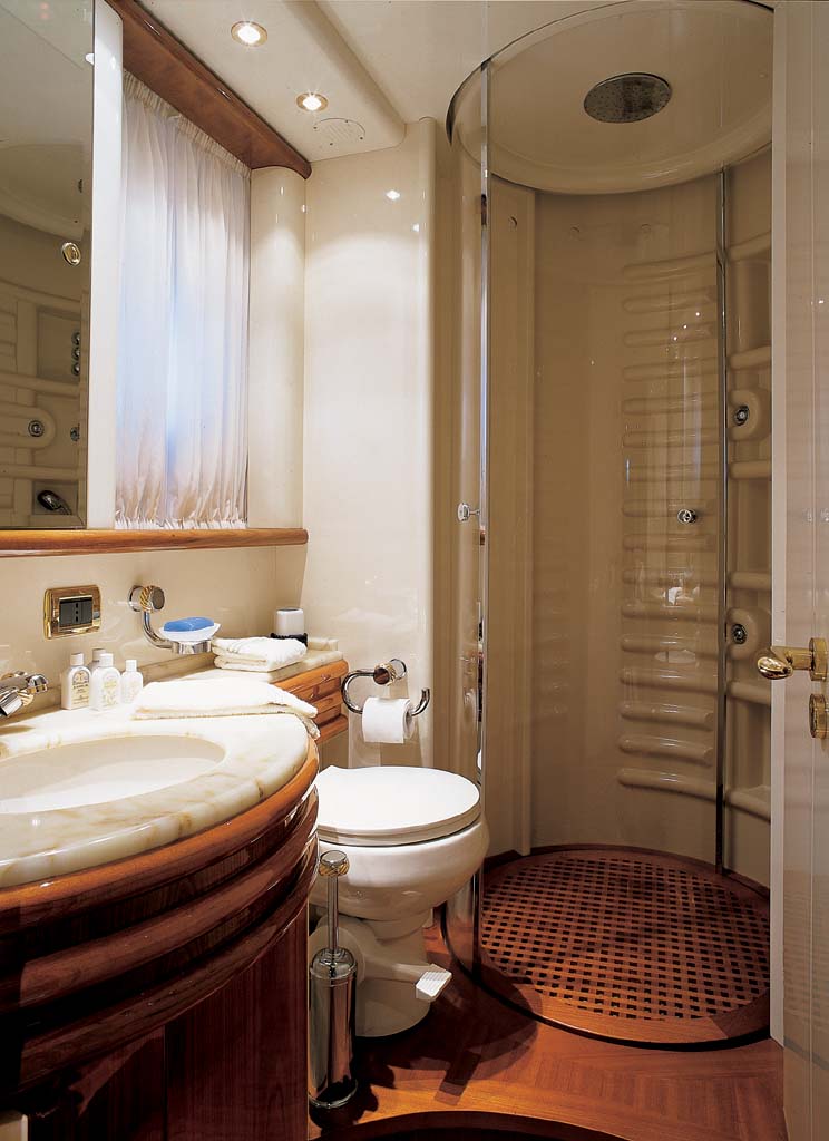 MOTOR YACHT IRIS - Ensuite.jpg