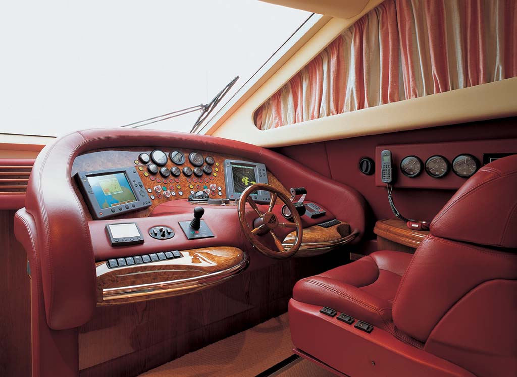 MOTOR YACHT IRIS - Helm station.jpg