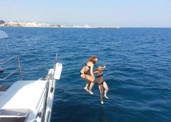 MOUN BEU - Swimming.jpg