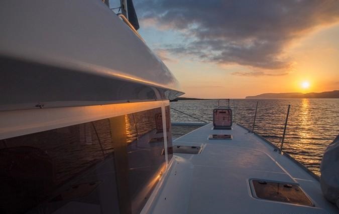 MOUN BEU - Wide side decks.jpg