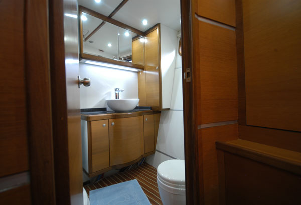 MUSTO - Ensuite 2.jpg