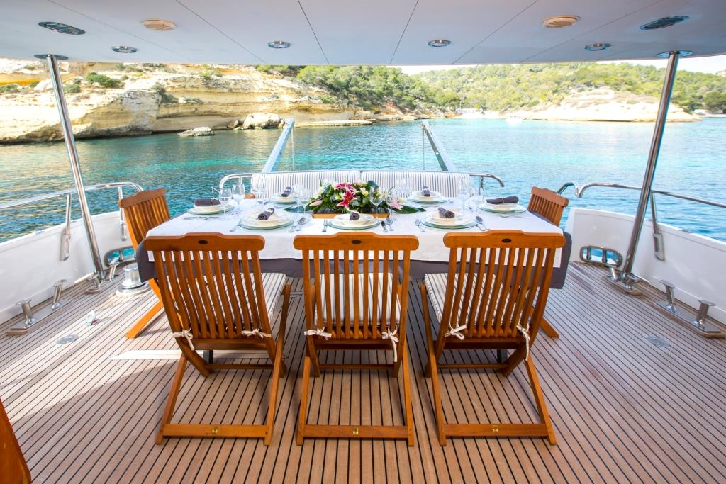 MY ACE SIX - Alfresco dining aft deck.jpg