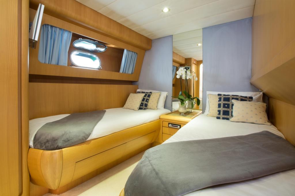 MY ACE SIX - Twin cabin.jpg