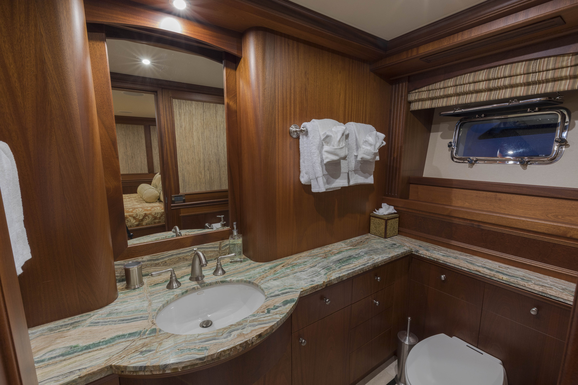 MY ANNDRIANNA - Ensuite.jpg
