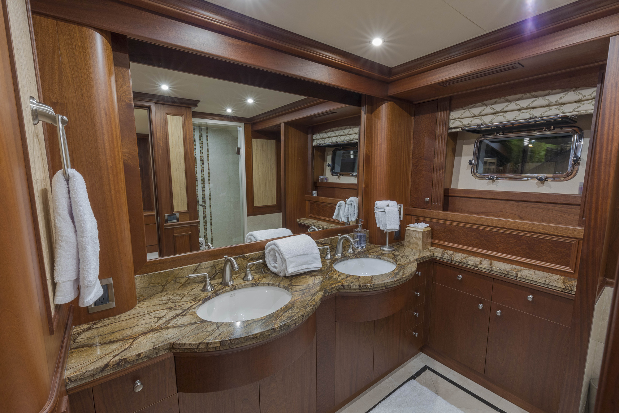 MY ANNDRIANNA - Master ensuite.jpg