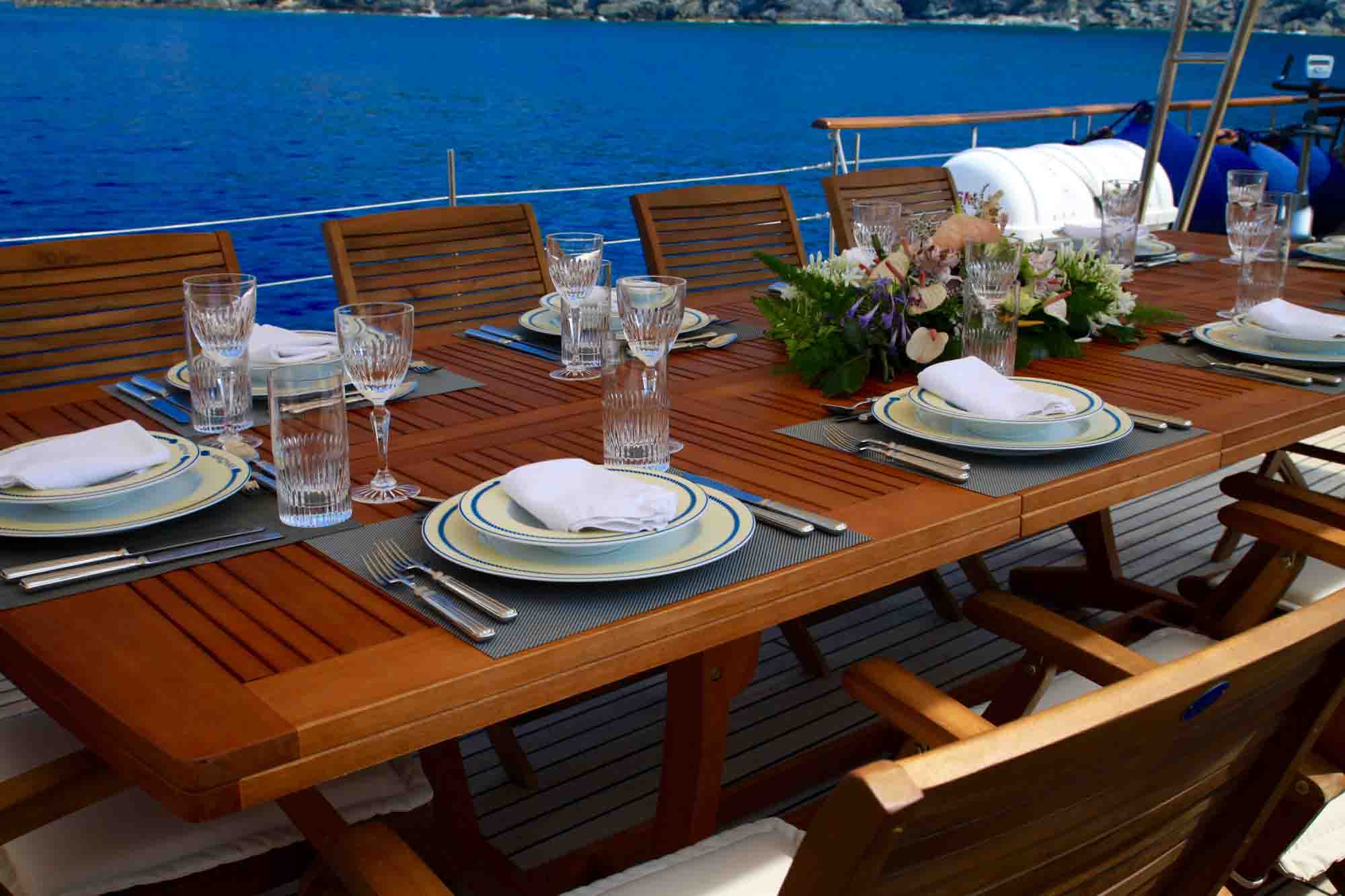 MY ARIONAS - Alfresco dining.jpg