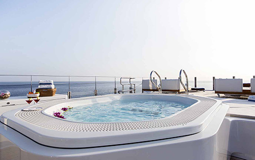 MY ASTRA - Jacuzzi.jpg