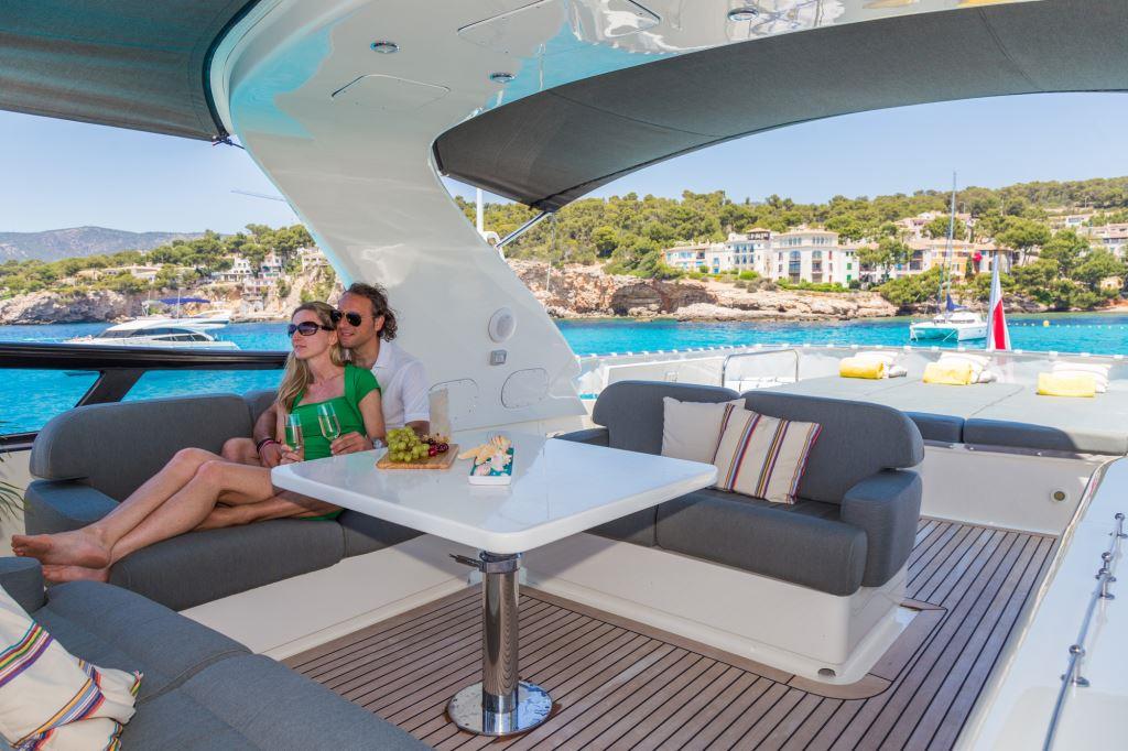 MY CENTO BY EXCALIBUR - Sundeck dining space.jpg