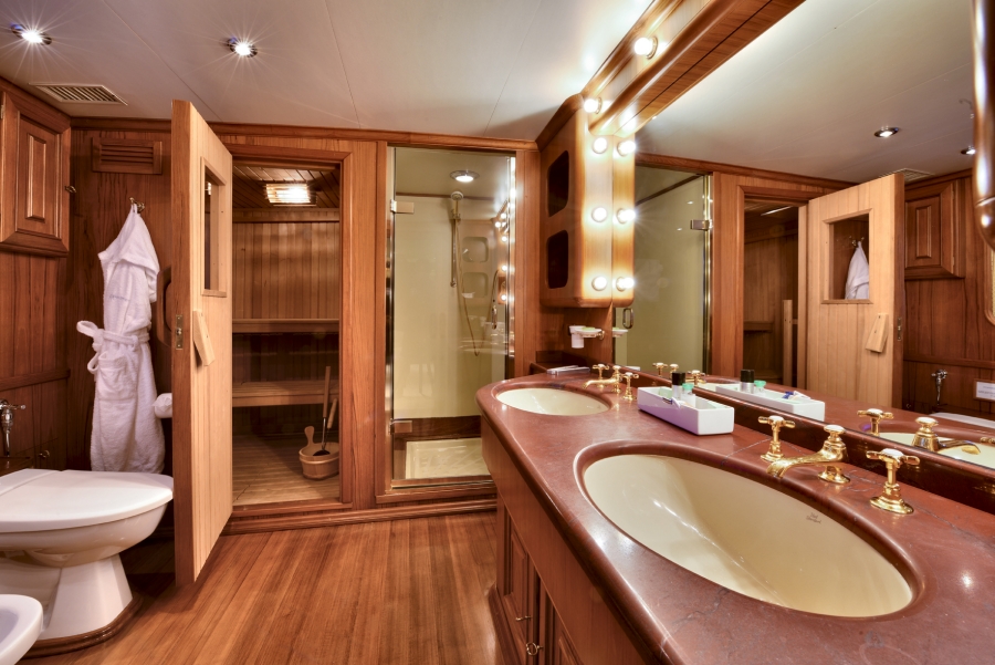 MY COMMITMENT - Master ensuite.jpg