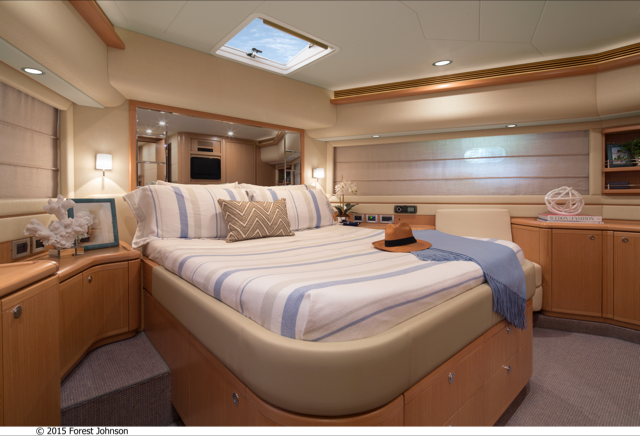 MY CRYSTAL PARROT - VIP cabin.png