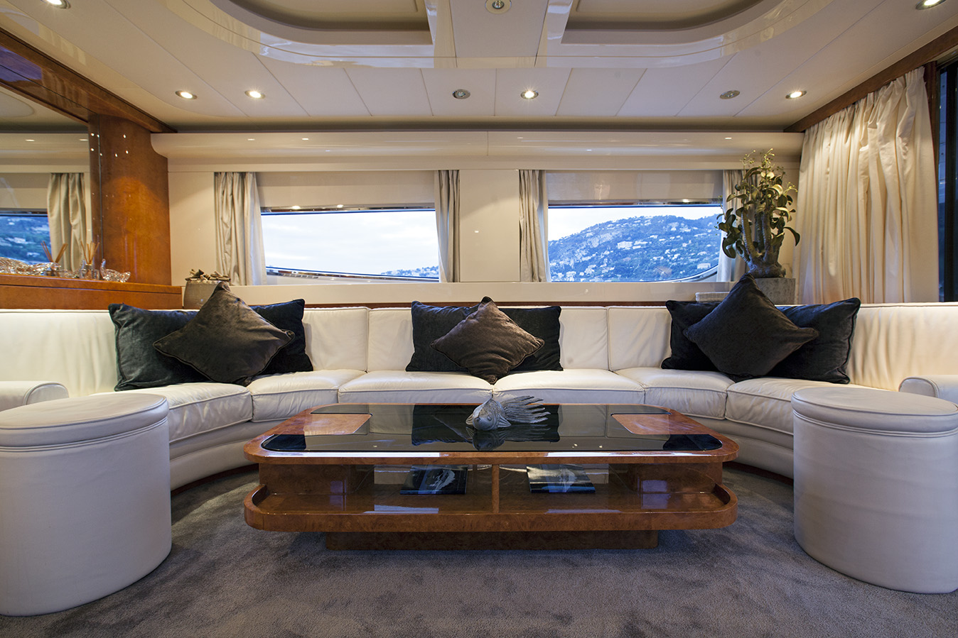MY DIONE DUE - Lounge.jpg