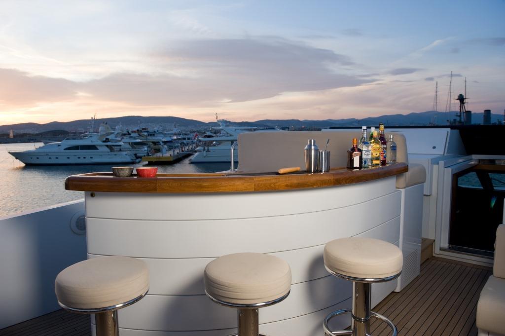 MY ITHAKI - Sundeck bar.jpg