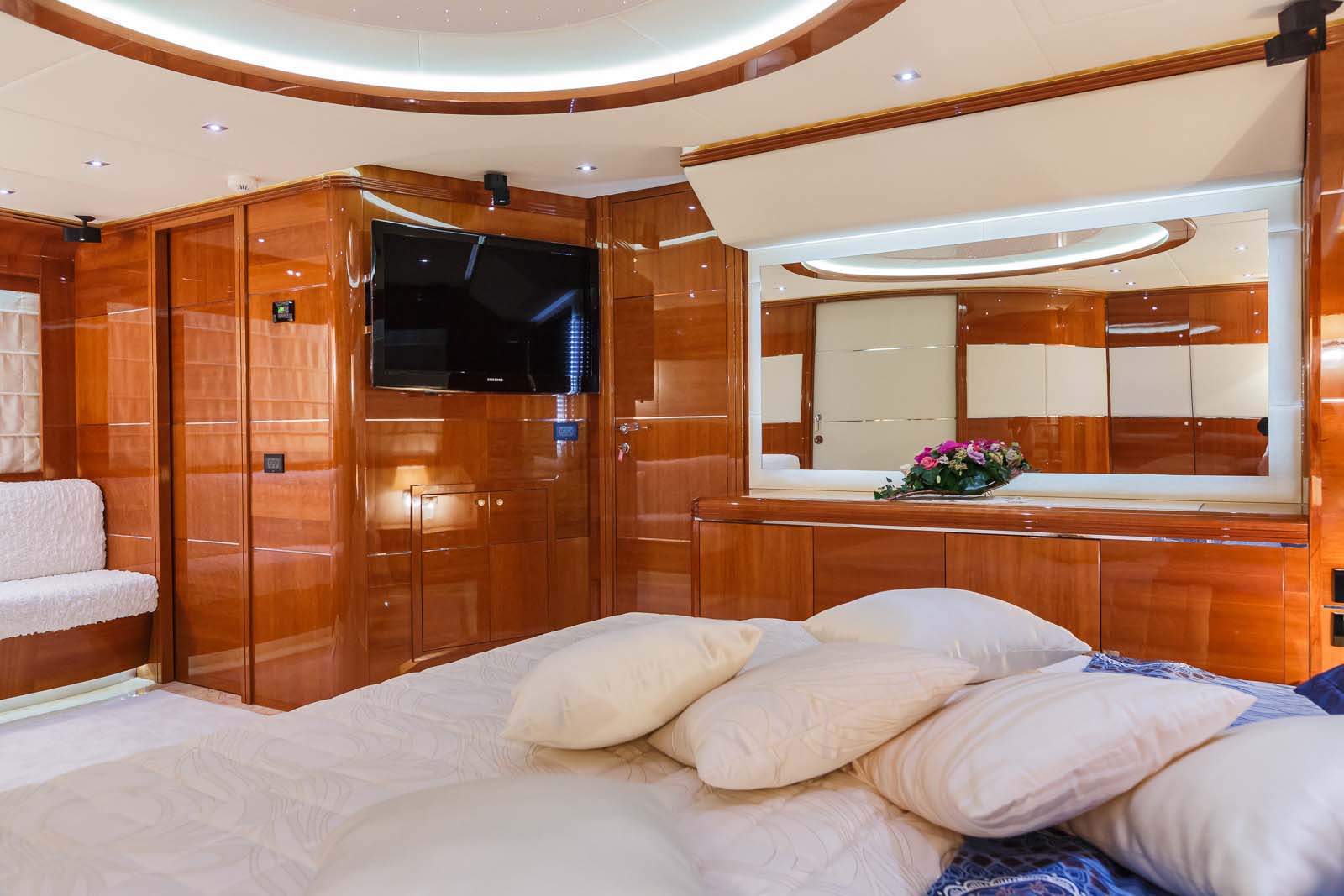 MY LADY MURA - Master cabin 2.jpg