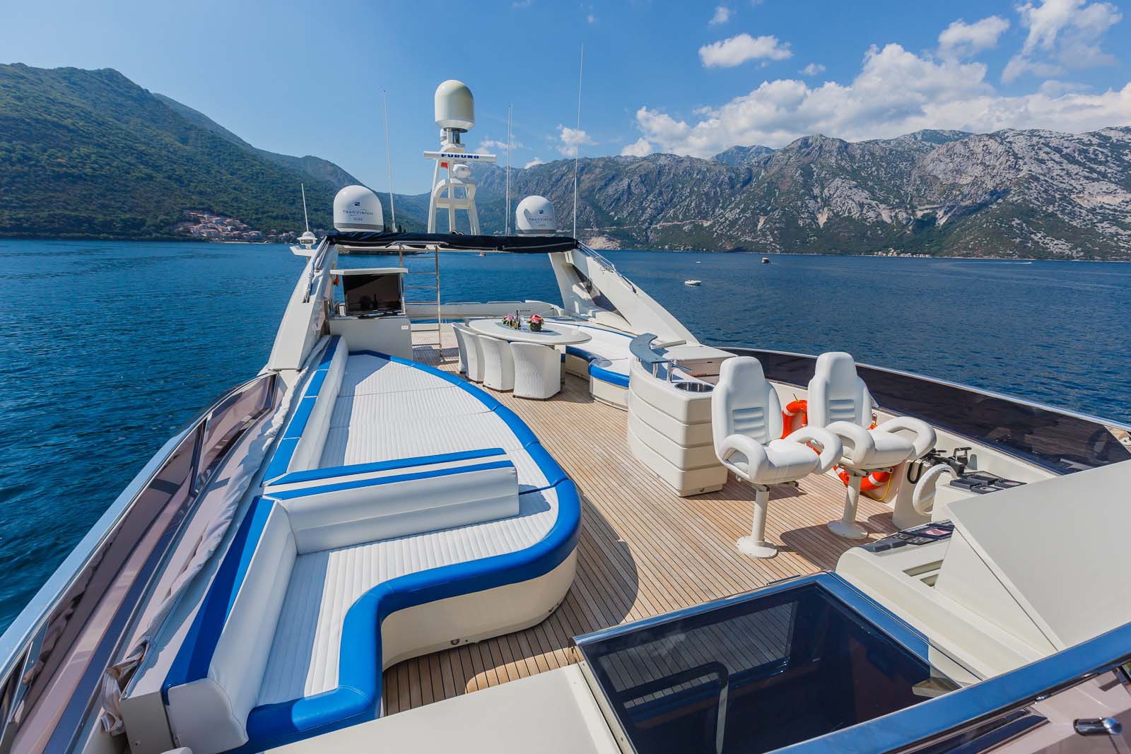 MY LADY MURA - Sundeck.jpg