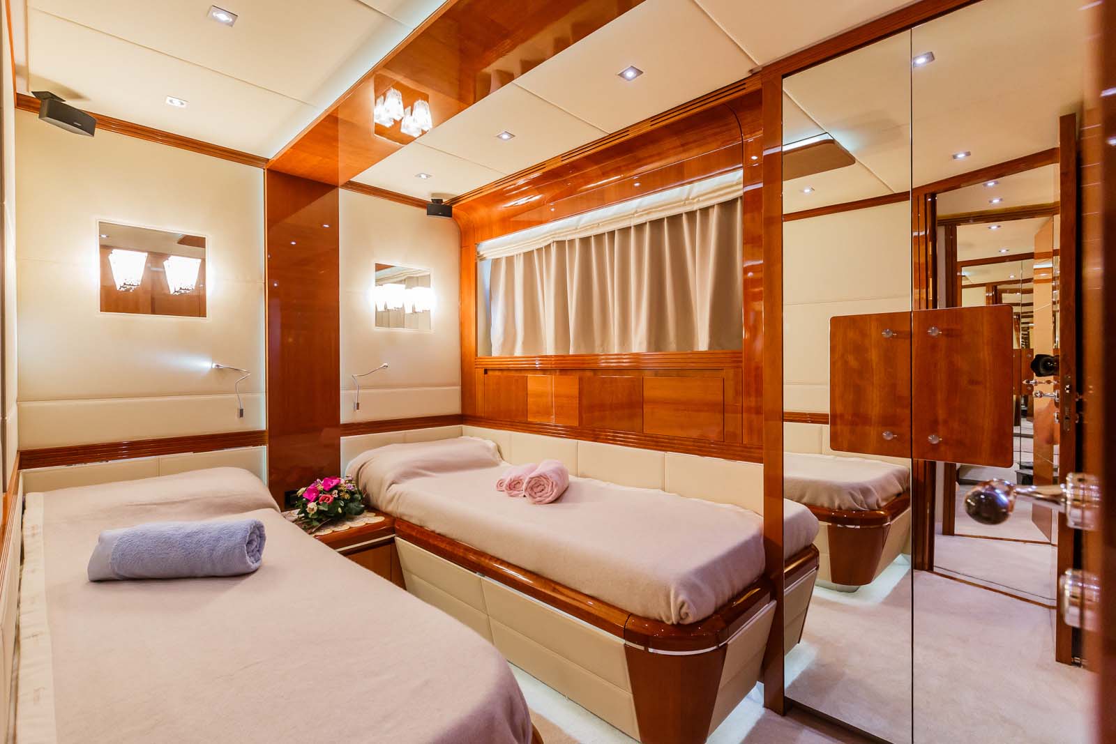 MY LADY MURA - Twin cabin 2.jpg