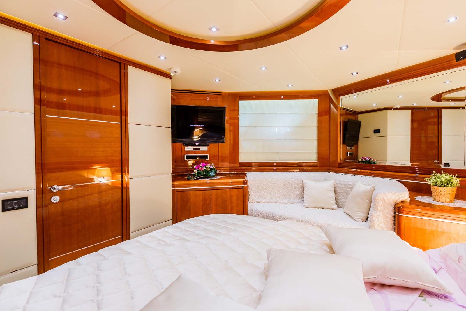 MY LADY MURA - VIP cabin 2.jpg