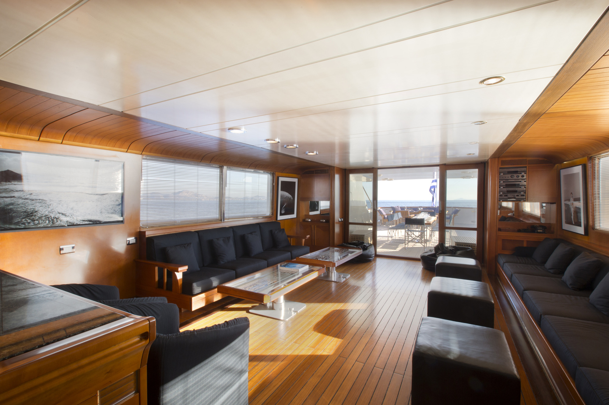 MY LIBRA Y- Salon main deck.jpg
