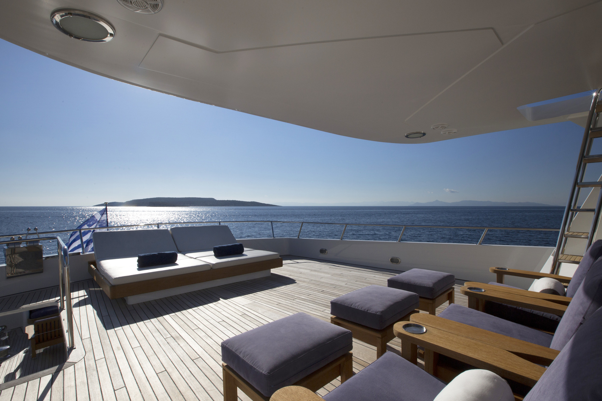 MY LIBRA Y- Sundeck aft.jpg