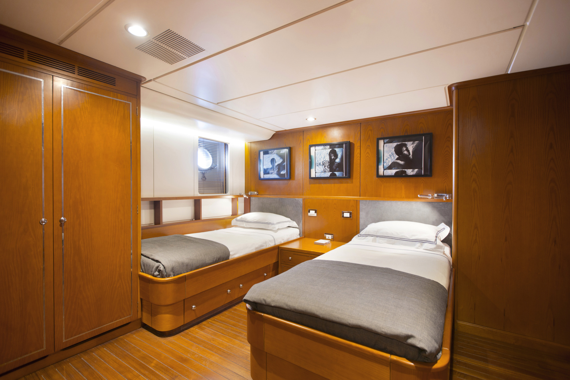 MY LIBRA Y- Twin cabin lower deck.jpg