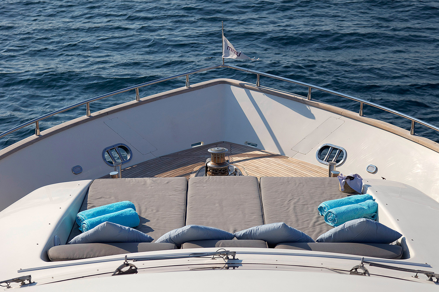 MY MINOU - Foredeck.jpg